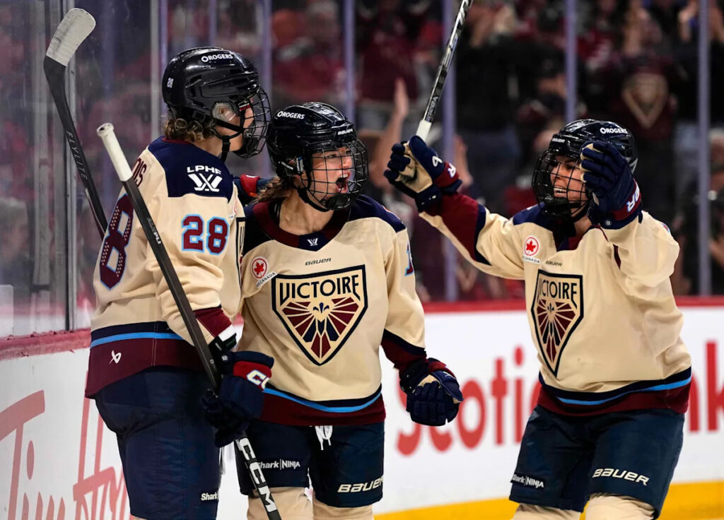 Abstreiter makes 39 saves, the Victoire beat the Charge 3-0 to take the PWHL lead