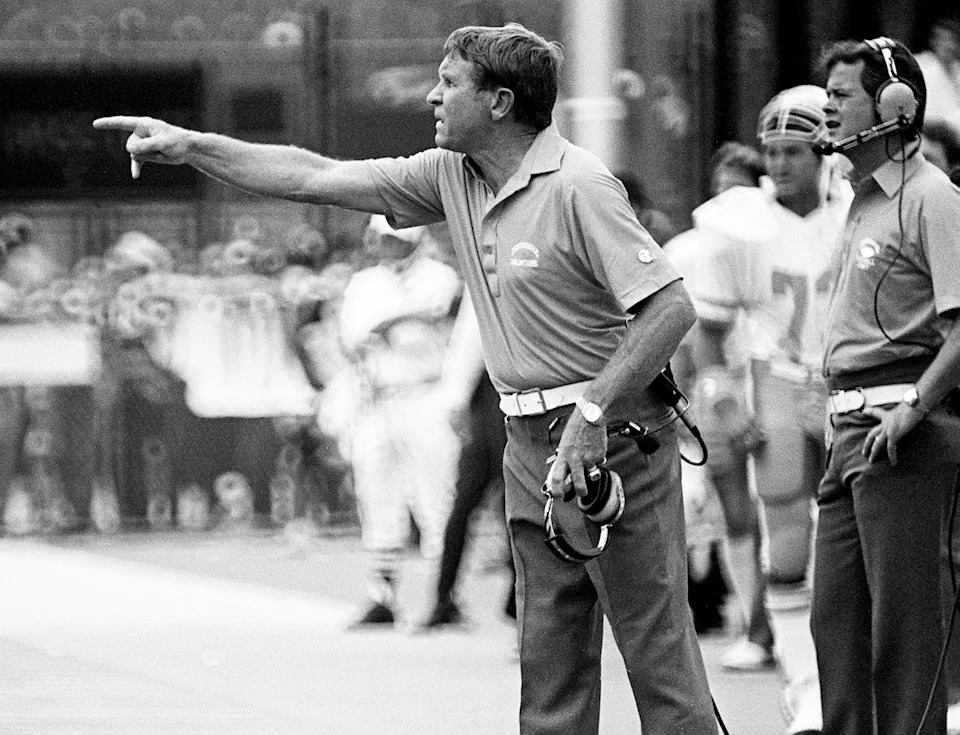 Tennessee head coach Johnny Majors doesn't like the official call in their SEC battle with Alabama. The Vols won their fourth straight over the Tide 16-14 at Legion Field in Birmingham on Oct. 19, 1985.