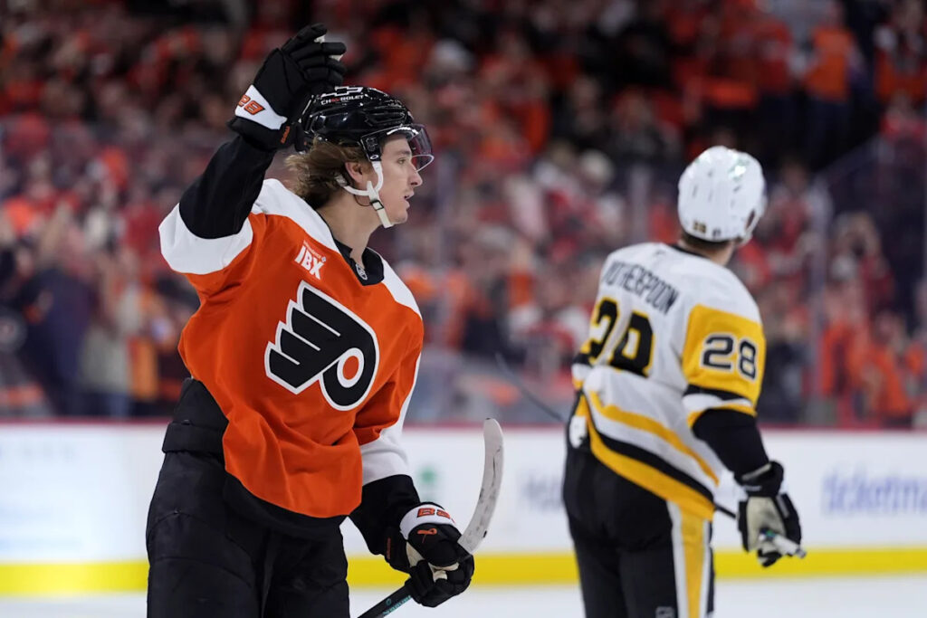 Flyers score 3 goals in 2nd period and top Penguins 5-2 to take 3-0 lead in first-round series
