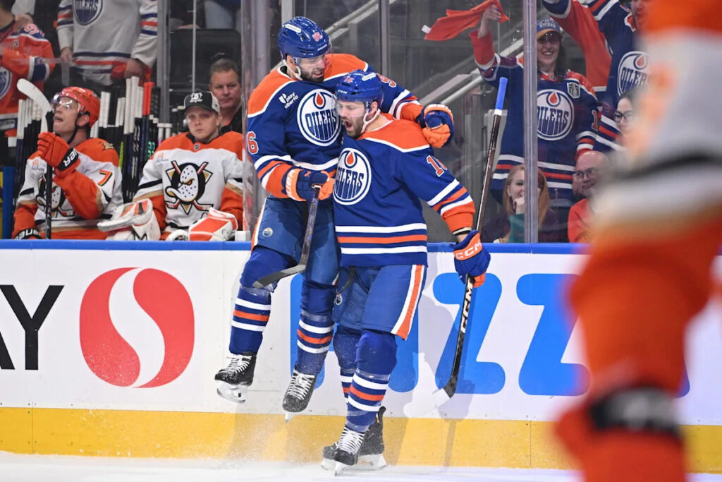 Former Blackhawks Forward Has Big Playoff Game For Oilers
