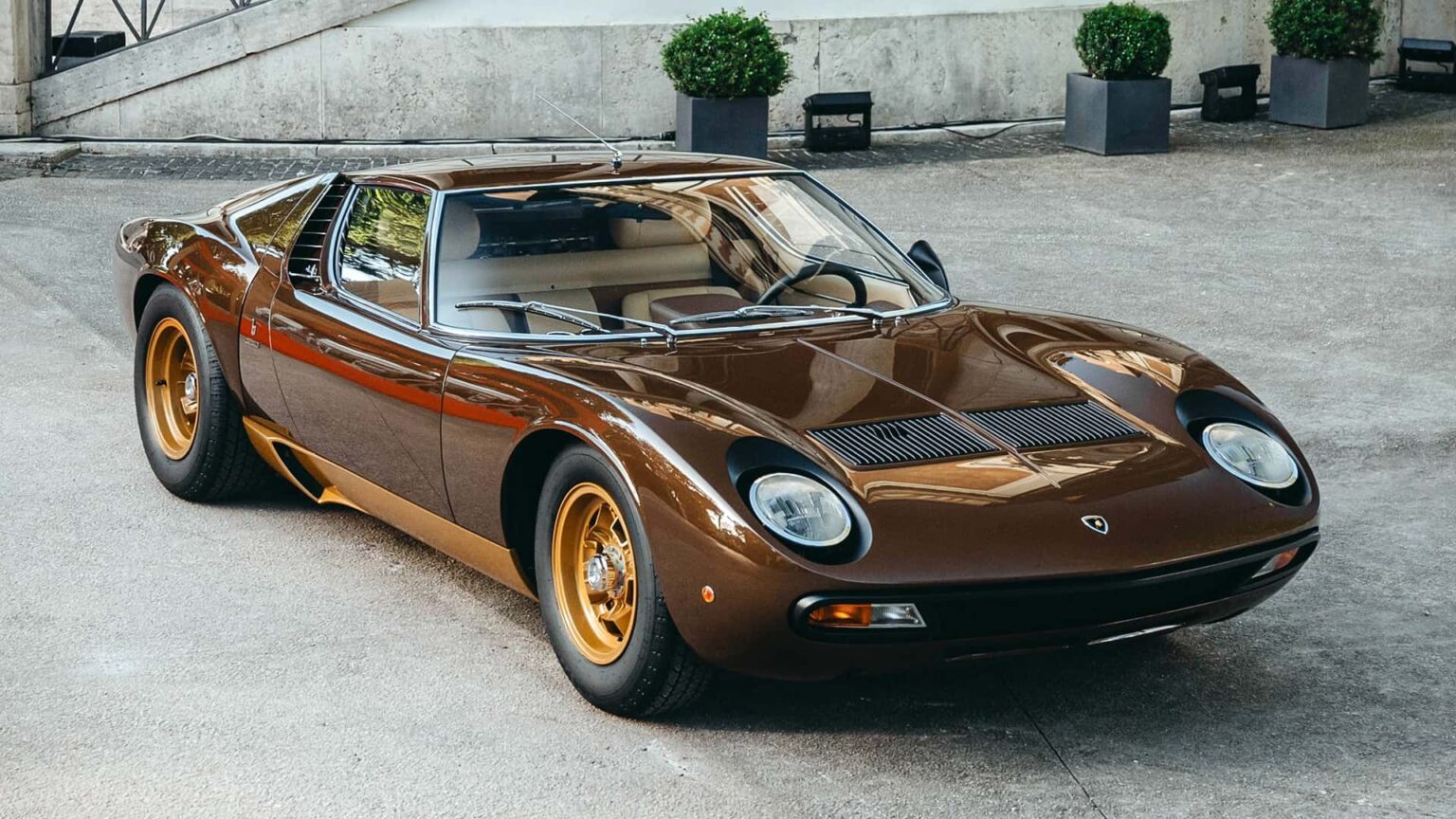 Lamborghini Miura SV: Perfectly Restored