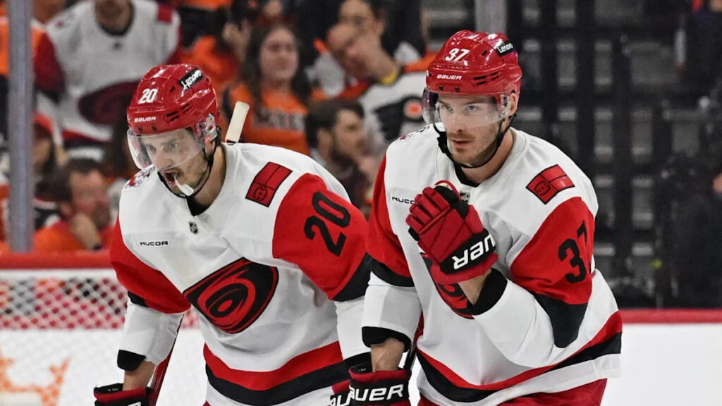 Hurricanes vs Flyers Prediction, Picks & Odds for Today’s NHL Playoffs Game 4