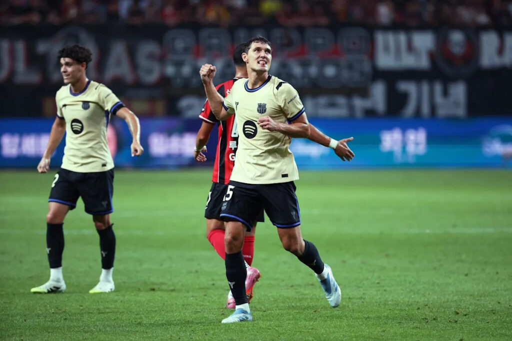 Barcelona pressing forward with defender’s renewal despite Deco’s doubts
