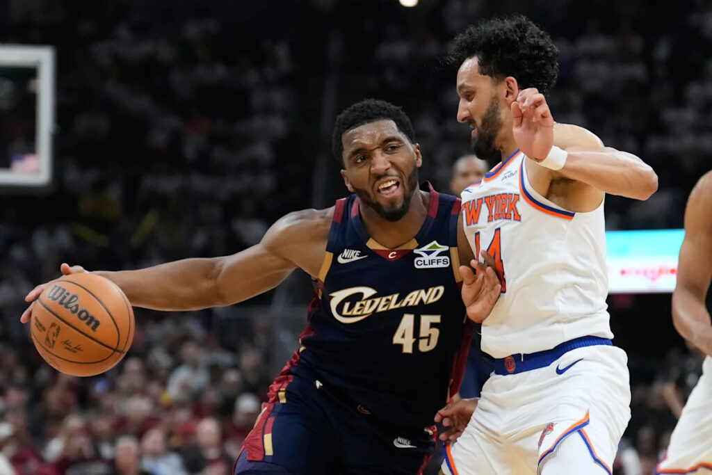 Donovan Mitchell, Cavs fall into perilous 3-0 hole as Knicks keeping rolling on road in East finals Donovan Mitchell, Cavs fall into perilous 3-0 hole as Knicks keeping rolling on road in East finals