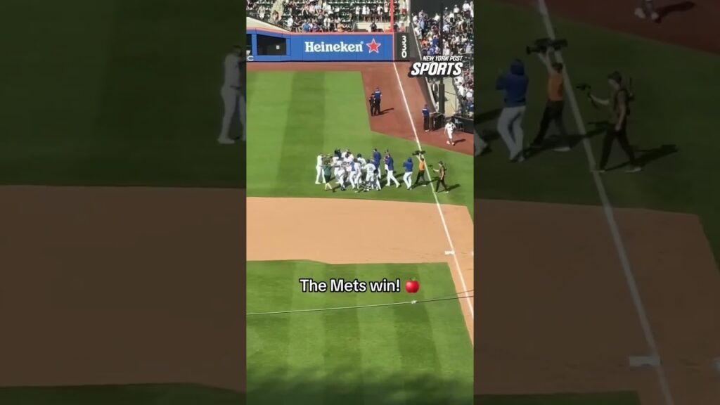A Carson Benge walkoff wins it for the Mets over the Yankees in 10 innings! #shorts