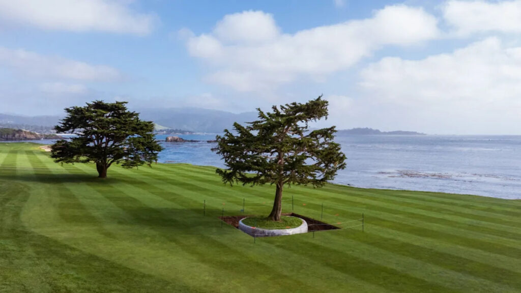 Pebble Beach revives signature feature on its fabled 18th hole