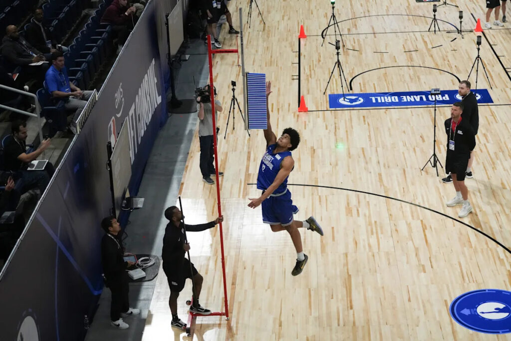 Arizona’s Koa Peat falls in NBA mock drafts after mixed combine performance
