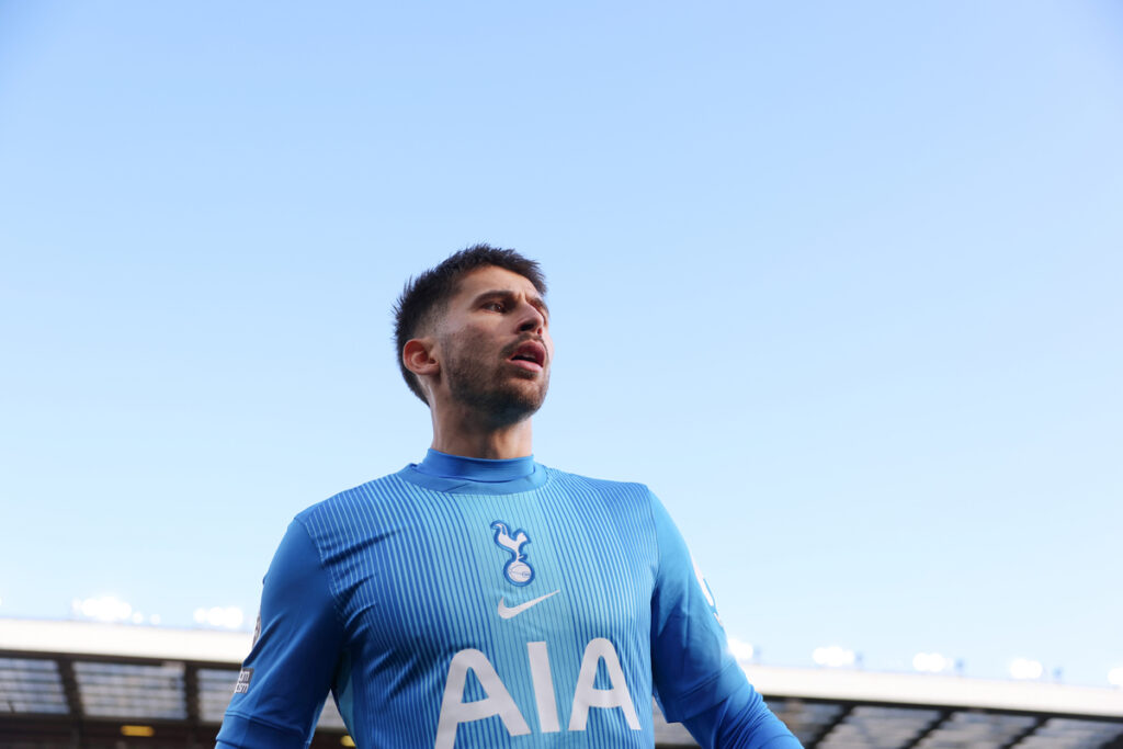 Potential Inter transfer U-turn on Vicario despite agreement with Tottenham goalkeeper