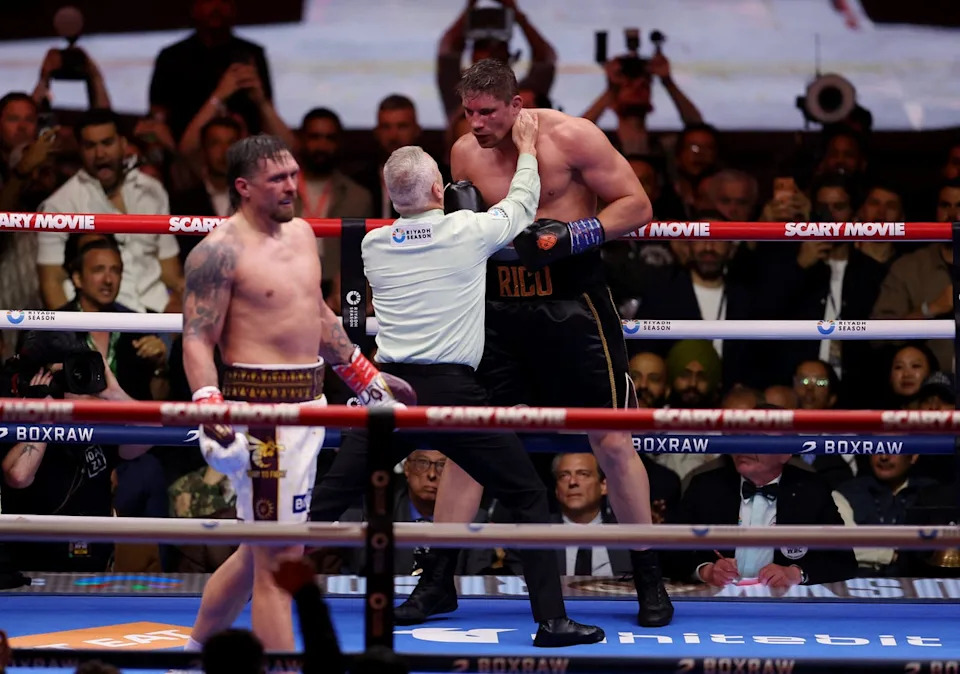 Verhoeven protesting the referee’s stoppage against Usyk (Reuters)