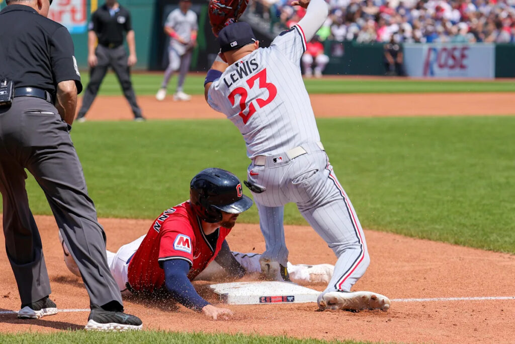 Guardians win 4th straight as Royce Lewis is sent to AAA