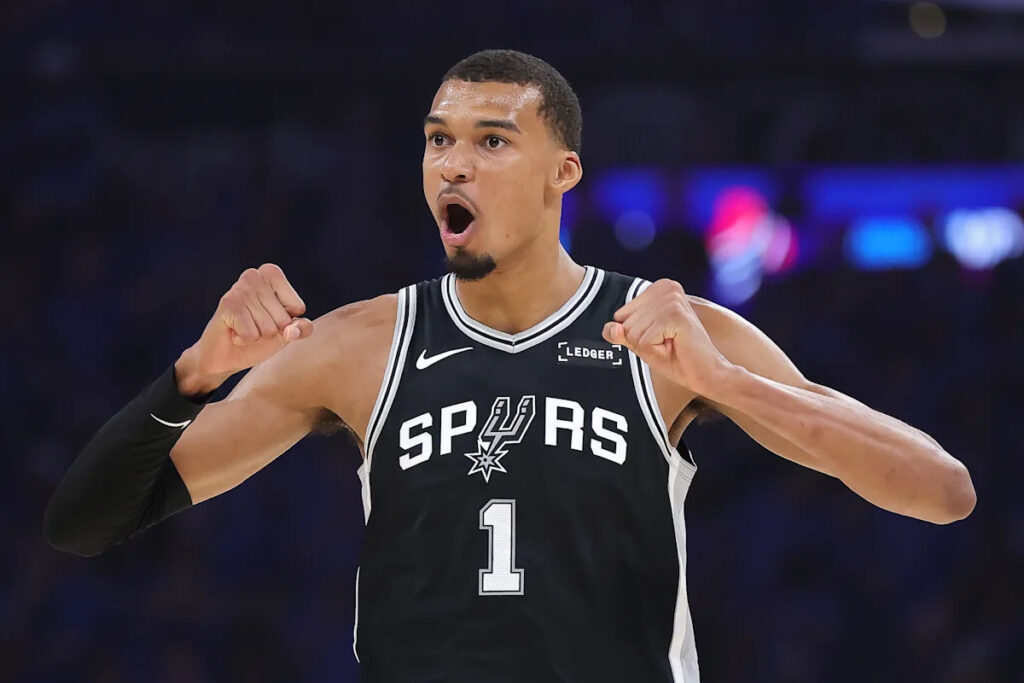 Spurs star Victor Wembanyama throws down wild dunk through both Shai Gilgeous-Alexander and Chet Holmgren early in Game 1 win