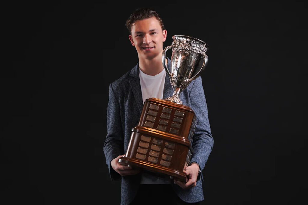 Islanders & Playoff News: Calder surprise, Wild collapse