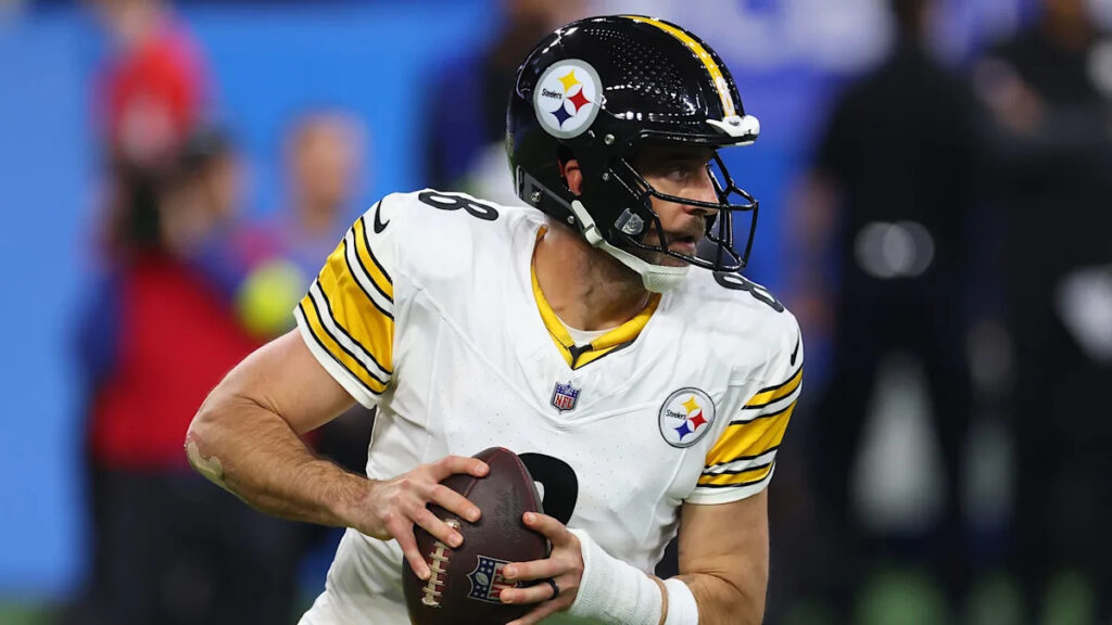 Did Aaron Rodgers wait for the schedule to be released to return to Steelers?