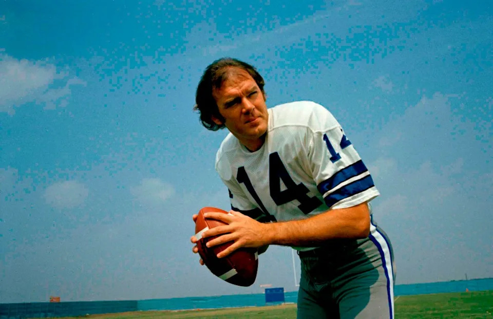 -<a class="link " href="https://sports.yahoo.com/nfl/teams/dallas/" data-i13n="sec:content-canvas;subsec:anchor_text;elm:context_link" data-ylk="slk:Dallas Cowboys;sec:content-canvas;subsec:anchor_text;elm:context_link;itc:0" data-yga="{"yLinkElement":"context_link","yModuleName":"content-canvas","yLinkText":"Dallas Cowboys","ySubModuleName":"anchor_text","yHasCommerce":false}">Dallas Cowboys</a> Craig Morton is pictured in 1973 AP