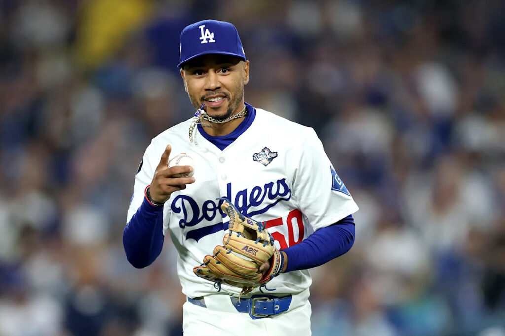 Mookie back as Dodgers host Giants