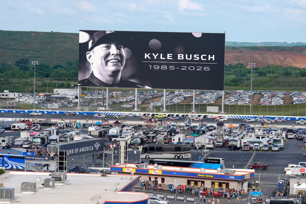 Ricky Stenhouse Jr. to honor Kyle Busch with paint scheme at Nashville
