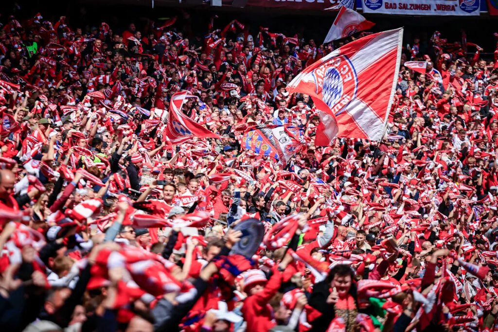 🎥 Bayern fans take over Berlin ahead of DFB Pokal final