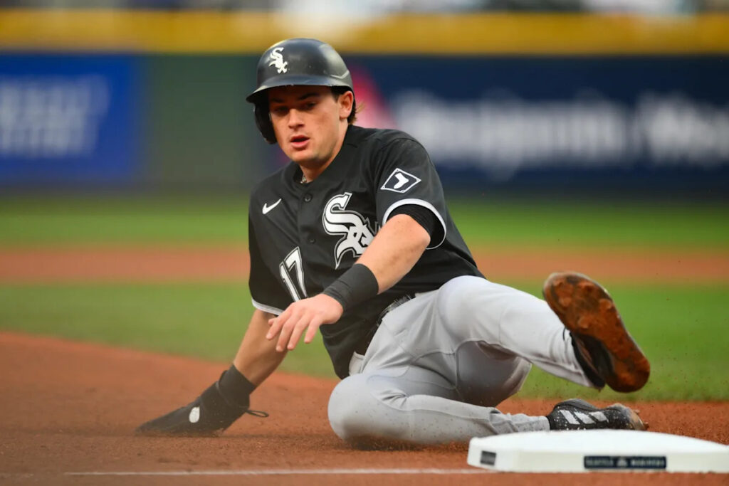 Sox offense, bullpen suffer jet lag in 6-1 setback
