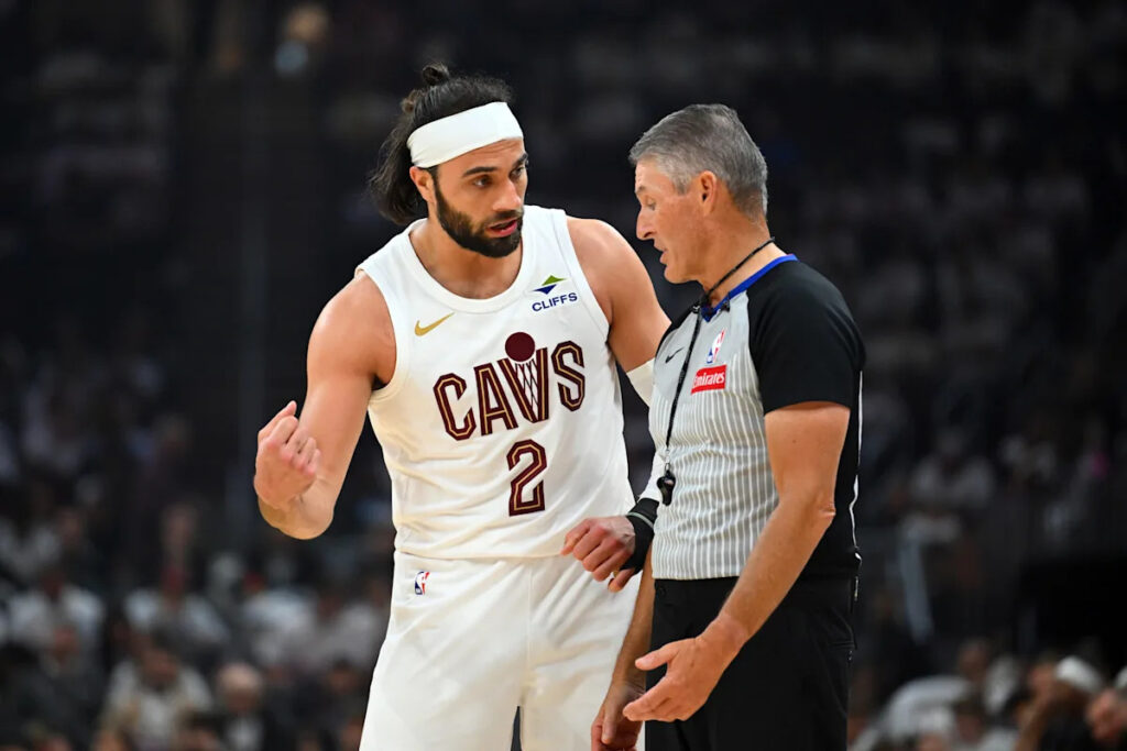 Max Strus randomly headbutts Scottie Barnes in Cavaliers-Raptors Game 7, lucky to avoid flagrant 2 ejection