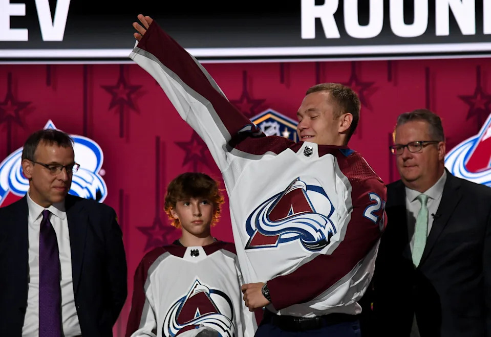Avalanche Prospect Shock: Mikhail Gulyayev Signs KHL Extension Through 2028