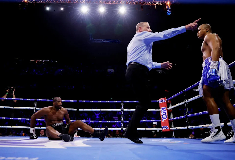 Wardley dropped Dubois twice in the first three rounds in Manchester (Reuters)