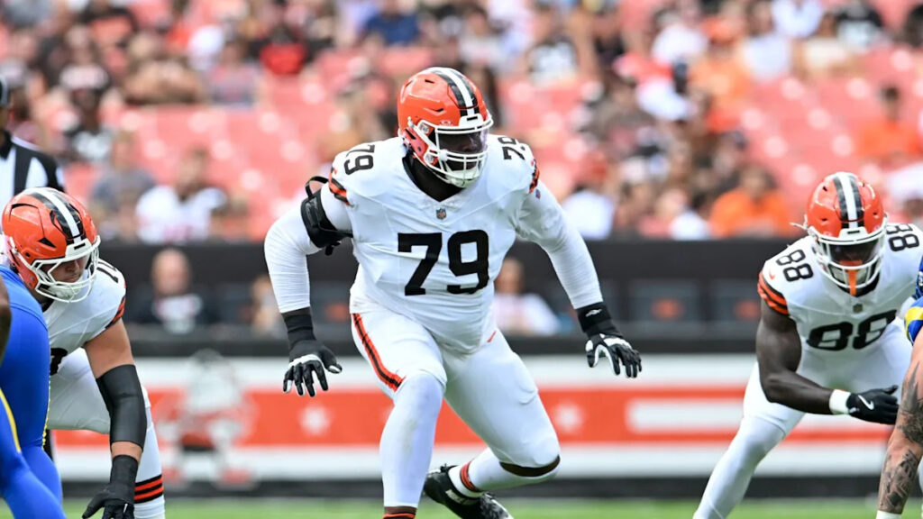Dawand Jones agrees to revised contract with Browns
