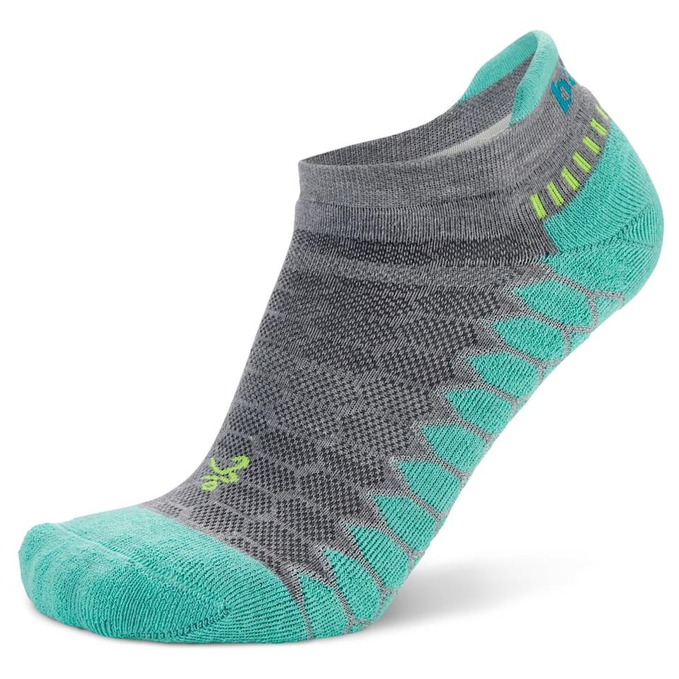 /content/dam/images/golfdigest/products/2026/4/22/2026-fathersdaysilver-no-show-socks.jpeg