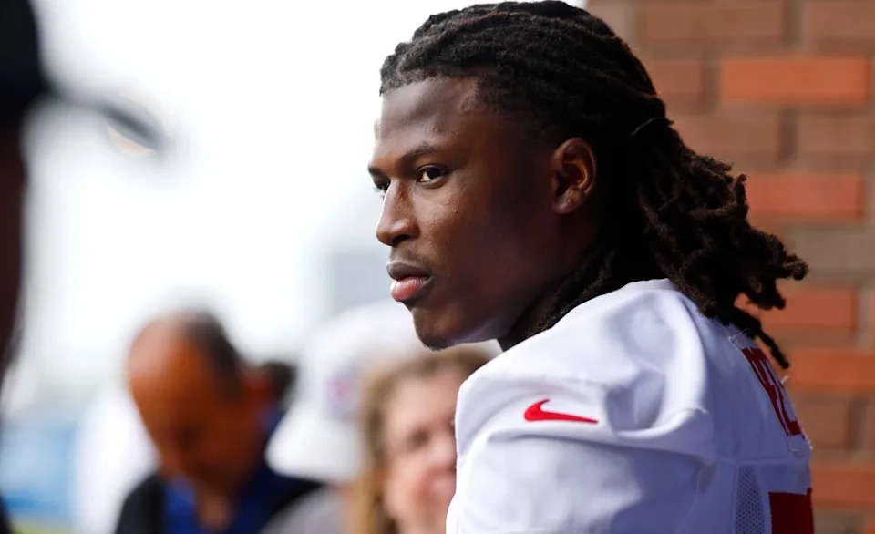Rookie linebacker Arvell Reese answers questions from reporters during Giants football practice. Noah K. Murray for NY Post