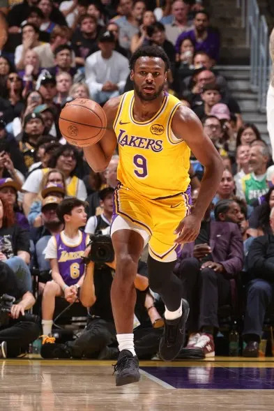 Bronny James is enjoying offseason by displaying a smooth golf swing compared to his dad, LeBron James.