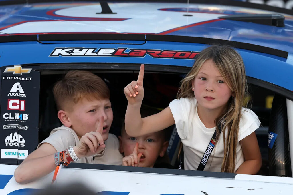 Kyle Larson’s 8-year-old daughter gives adorable tribute to Kyle Busch after dirt race win Kyle Larson’s 8-year-old daughter gives adorable tribute to Kyle Busch after dirt race win