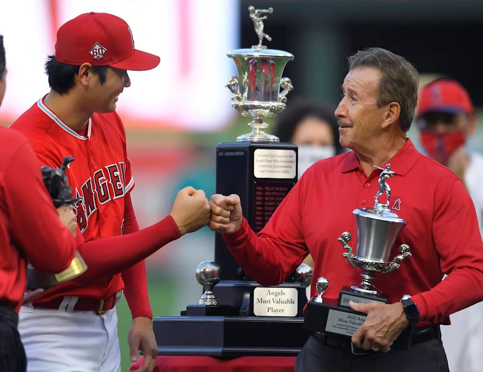 Shohei Ohtani bumps fists with Angels owner Arte Moreno
