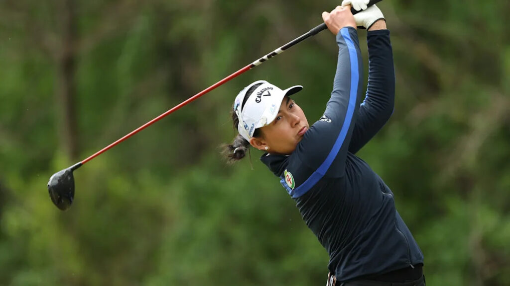Jeeno Thitikul takes advantage of changing weather for a 69 to open 3-shot lead on LPGA