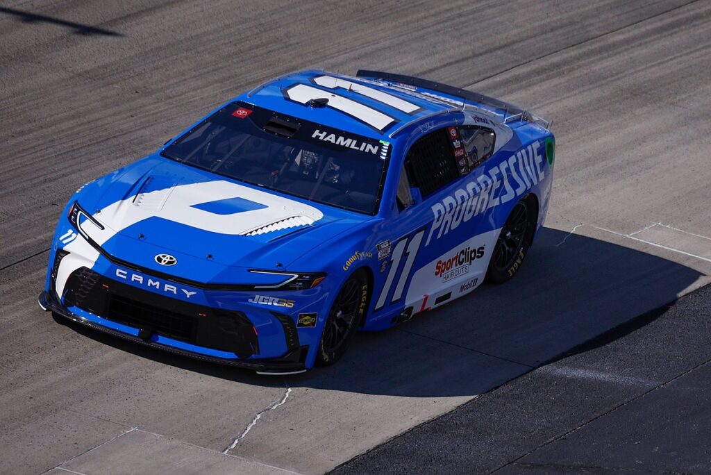 Denny Hamlin spins on warmup lap, still claims All-Star pole at Dover