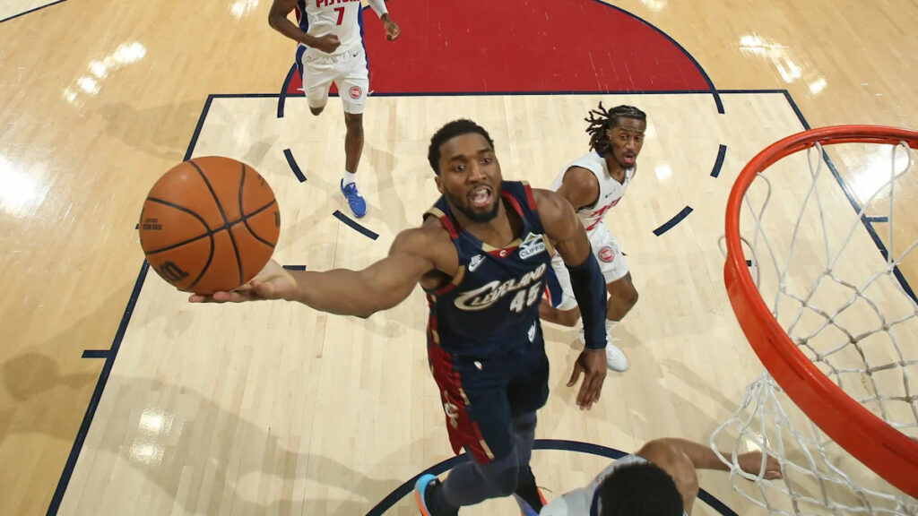 Donovan Mitchell scores 39 in second half, sparks 24-0 run, earns Cavaliers win to even series 2-2 Donovan Mitchell scores 39 in second half, sparks 24-0 run, earns Cavaliers win to even series 2-2
