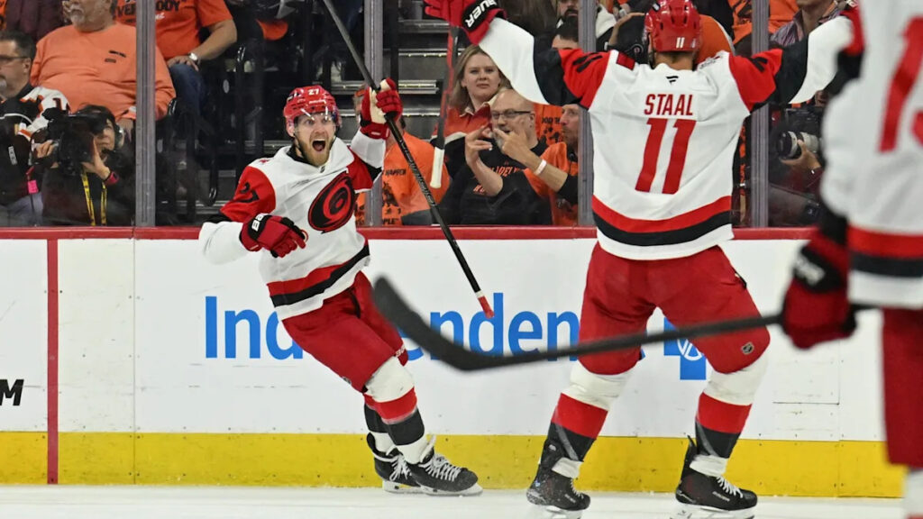 Hurricanes beat the Flyers 4-1 in Game 3, take a 3-0 series lead