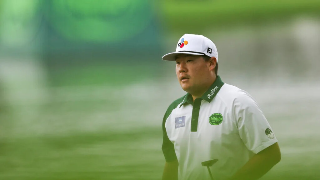 Im aces No. 7 hole, takes solo lead with eagle two shots later