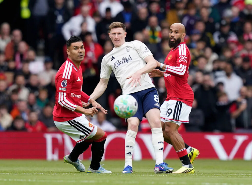 Gary Neville has urged Man United to replace Casemiro with Premier League star