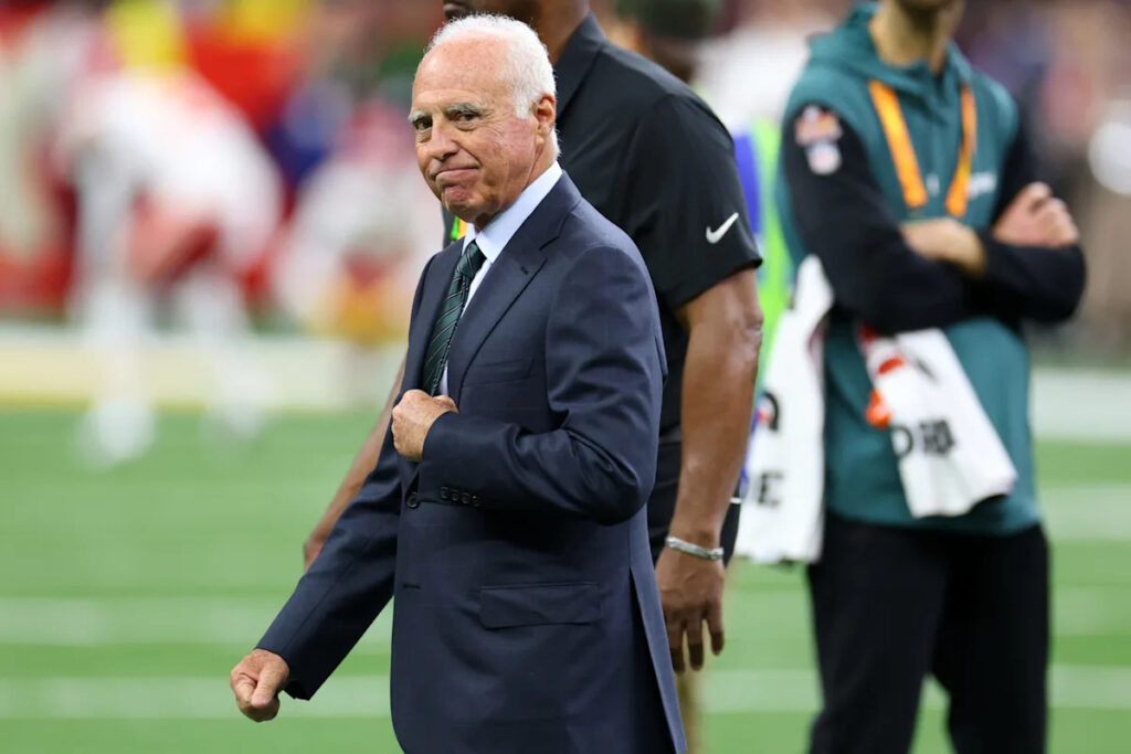 Eagles owner Jeffrey Lurie opens final day of ESPN’s PGA Championship
