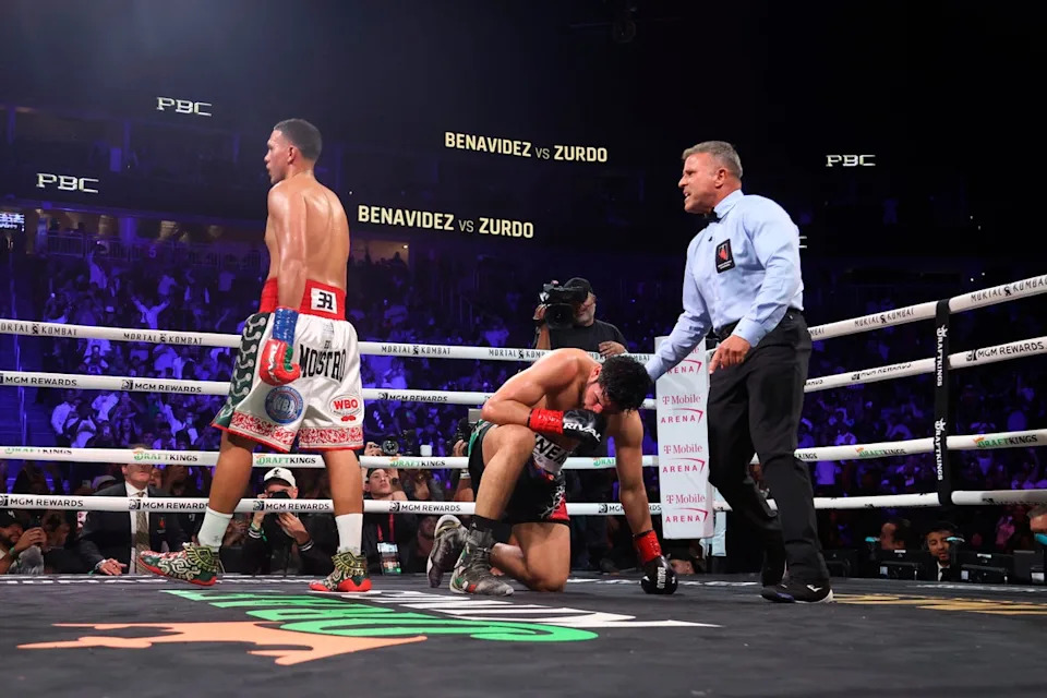 Benavidez stayed unbeaten while handing Ramirez his second loss (AP)