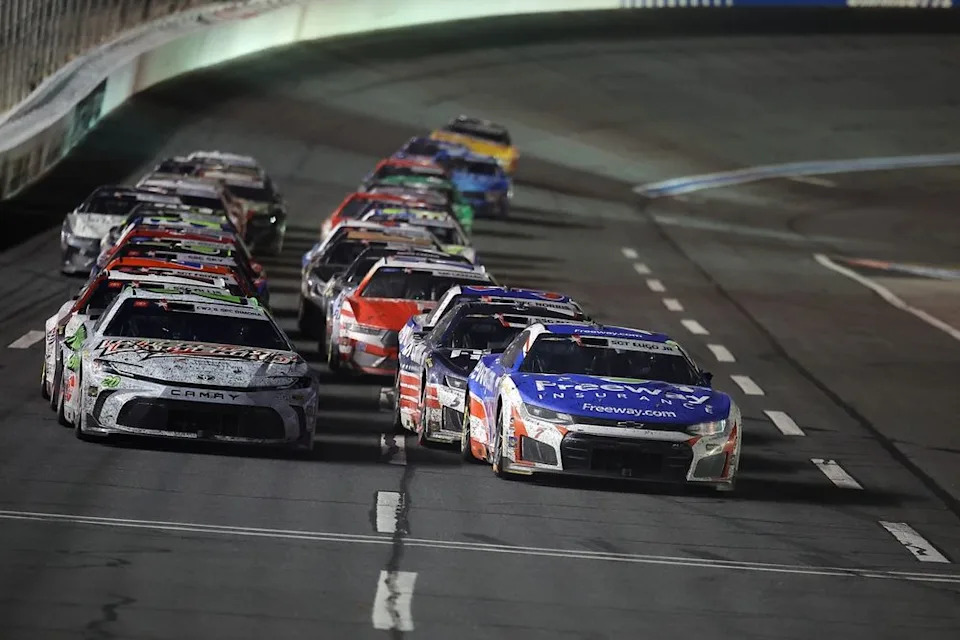 Daniel Suarez leads on a restart, No. 7 Spire Motorsports Chevrolet