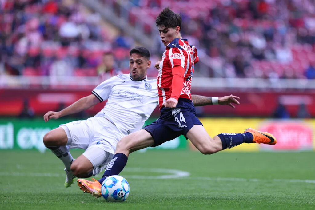 Barcelona striker target opens door to summer move – “I would be very grateful”