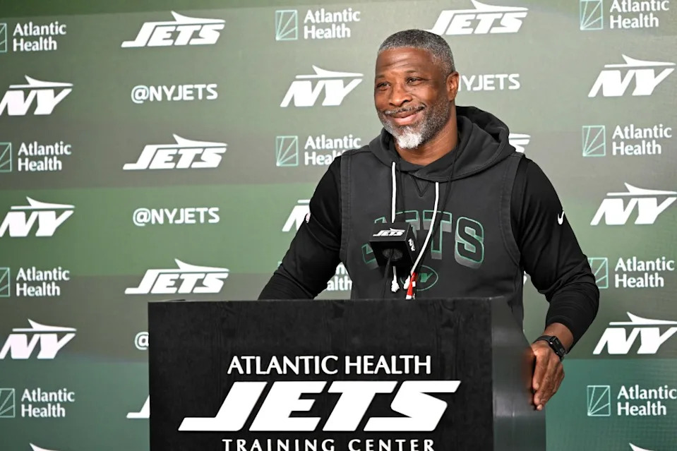 Aaron Glenn addresses reporters during his May 8 press conference. Bill Kostroun/New York Post