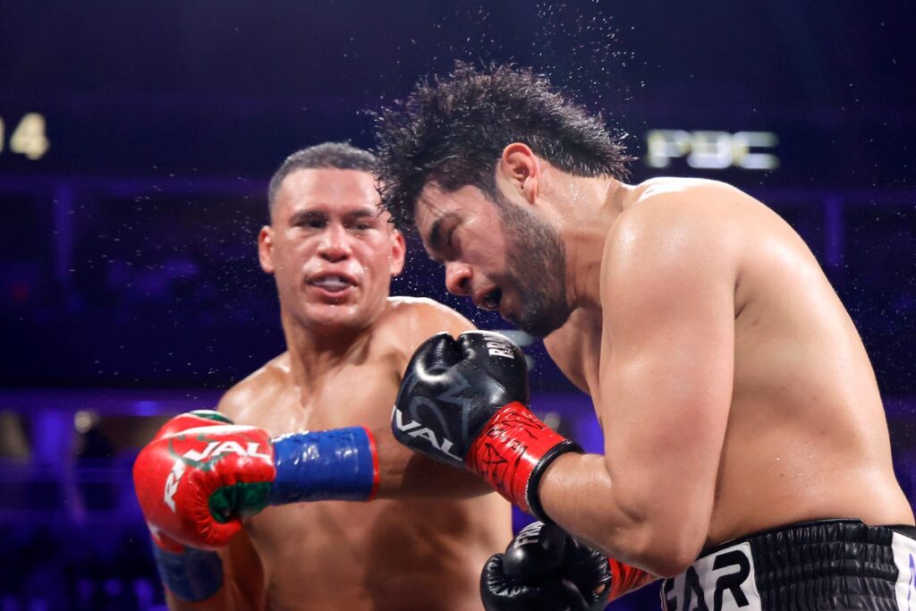 David Benavidez dismantles Zurdo Ramirez with stunning combination to win more gold