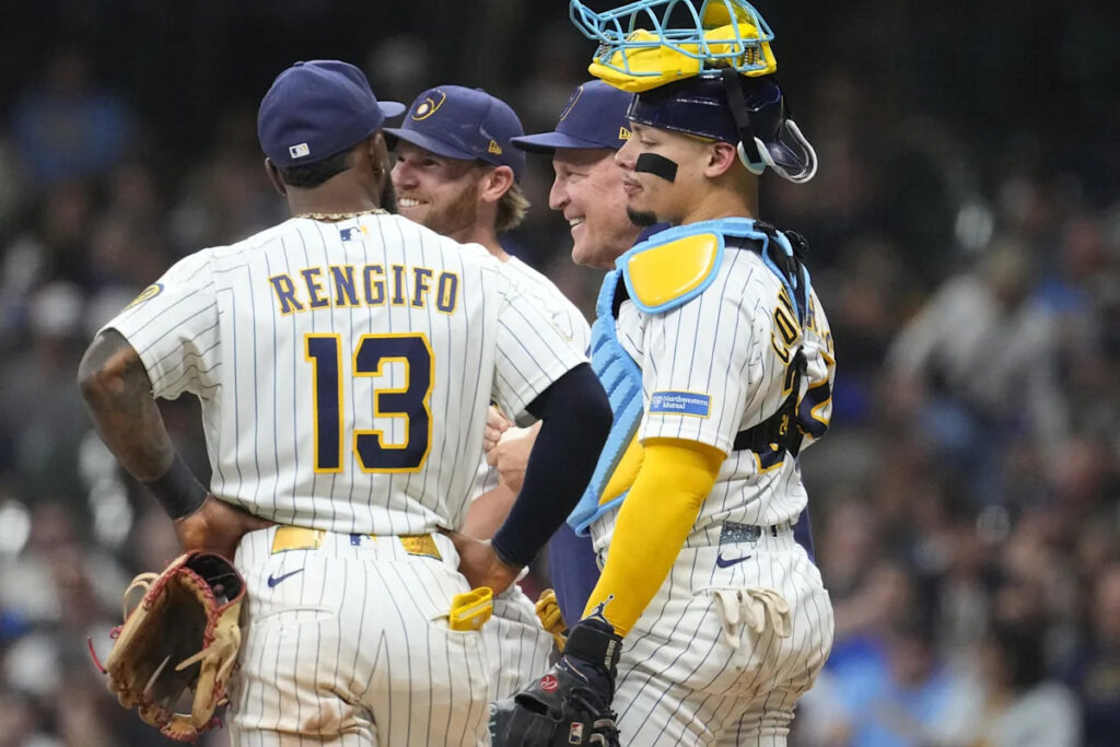 Brewers walk off Yankees in extras as William Contreras plays hero