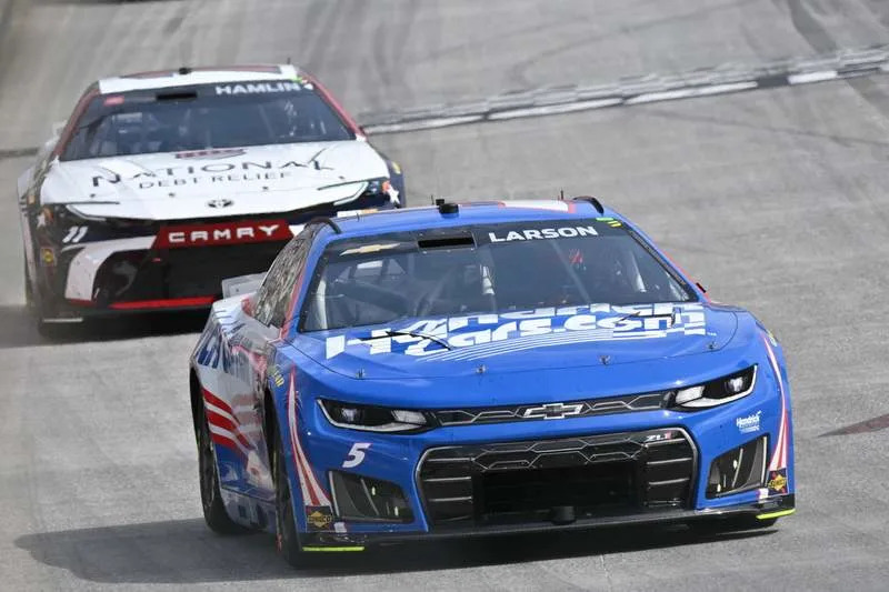 BRISTOL, TN – APRIL 12: Kyle Larson 5 Hendrick Motorsports HendrickCars.com Chevrolet leads Denny Hamlin 11 Joe Gibbs Racing National Debt Relief Toyota during the running of the NASCAR, Motorsport, USA Cup Series Food City 500 on April 12, 2026, at Bristol Motor Speedway in Bristol, TN. Photo by Jeffrey Vest/Icon Sportswire AUTO: APR 12 NASCAR Cup Series Food City 500 EDITORIAL USE ONLY Icon2604122443