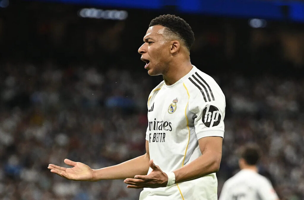 Real Madrid megastar’s growing distance with the squad a cause for concern