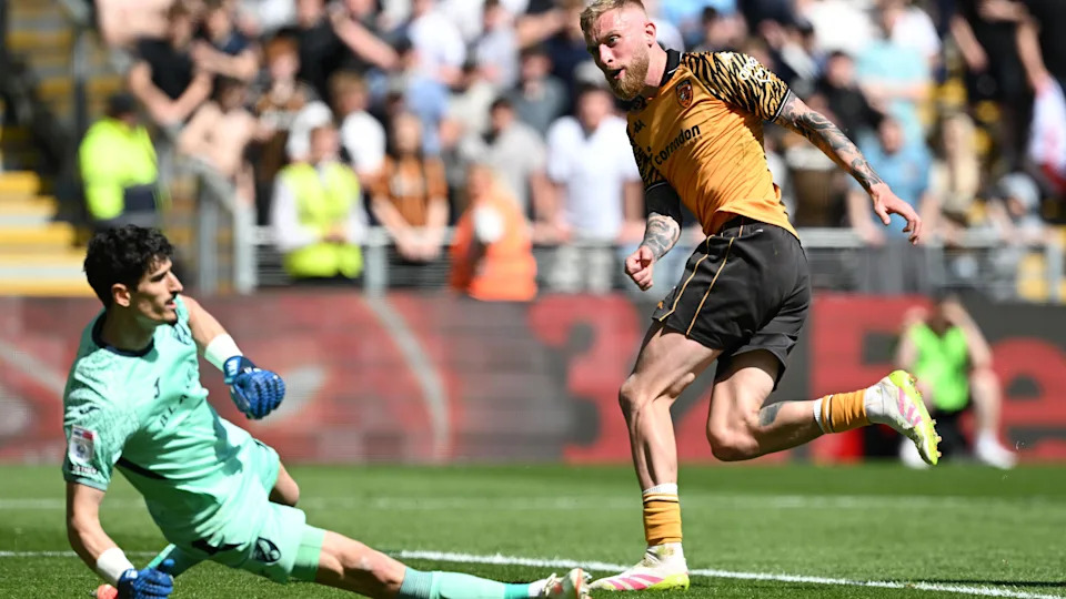 Oli McBurnie scoring the goal that sealed Hull's spot in the play-offs