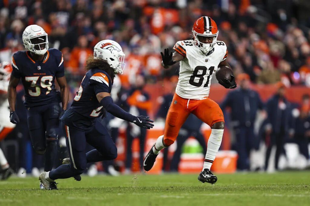 Broncos sign WR Mike Woods
