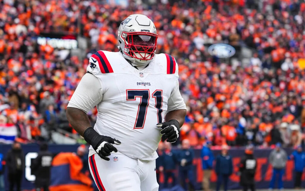 What Mike Onwenu’s reworked contract means for the Patriots