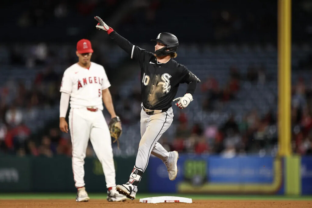 Journey to .500 on hold as Angels defeat White Sox, 4-3
